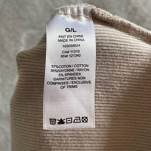 Long Sleeve Cropped Garage Top - Picture 6 of 7